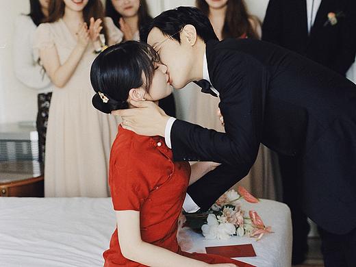 还有比早上穿红色旗袍更美的新娘吗