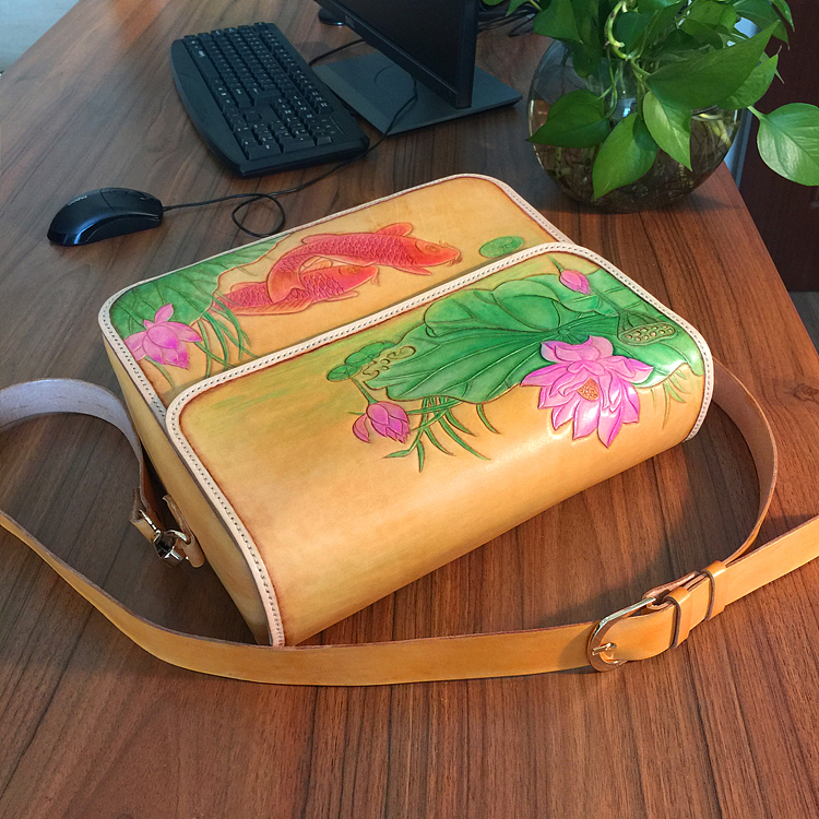 原创手工雕刻休闲大包！