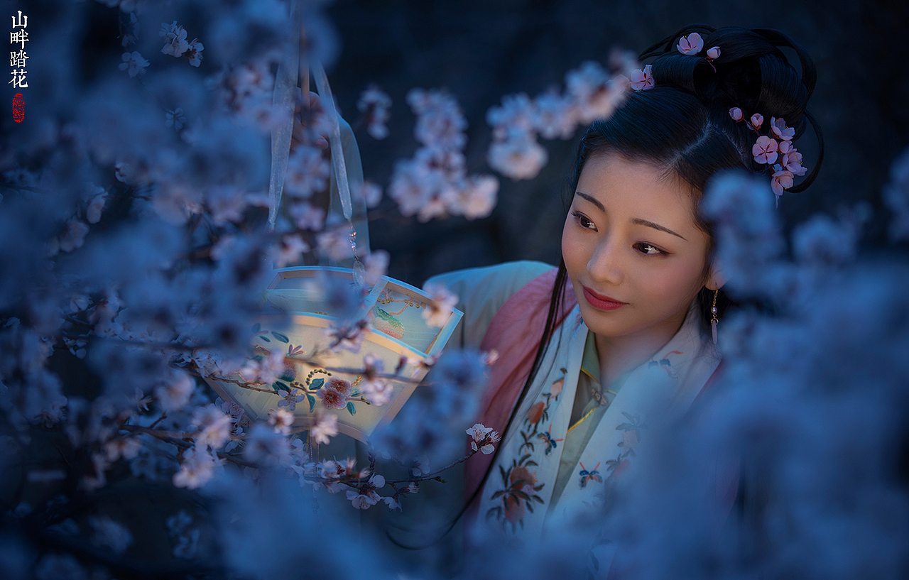 山畔踏花（图ZMjUzODE3NjA0） - 人像摄影 - 站酷设计师摄影师蝈蝈小姐原创素材 - 站酷ZCOOL