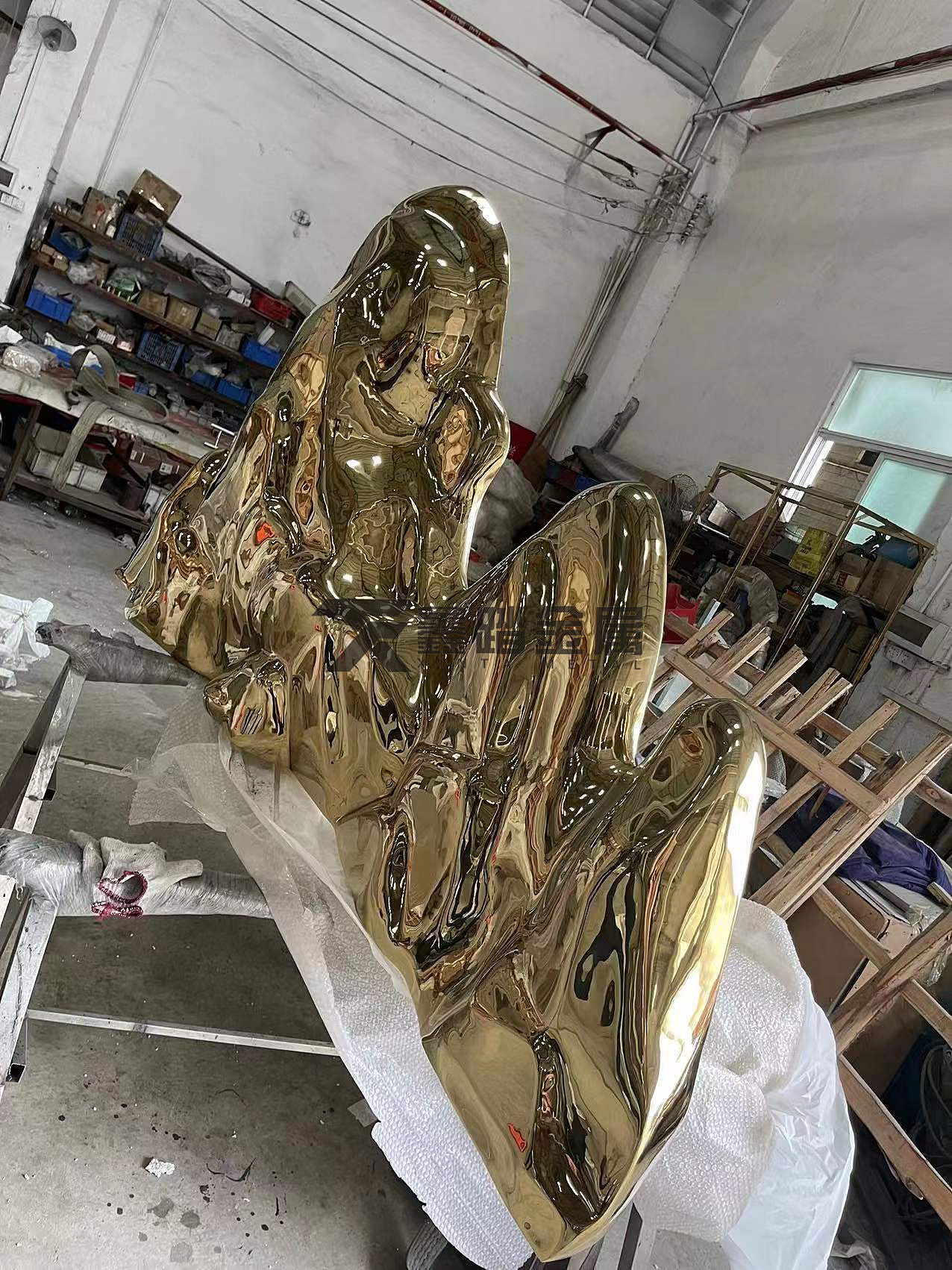 酒店室内不锈钢假山,镜面钛金不锈钢雕塑艺术造型