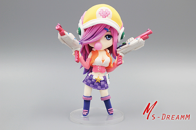 三视图~~仔细观察了模型~~ 基本改有的都还原出来了~~
腰上的小游戏机 腰带上的星星灯小细节