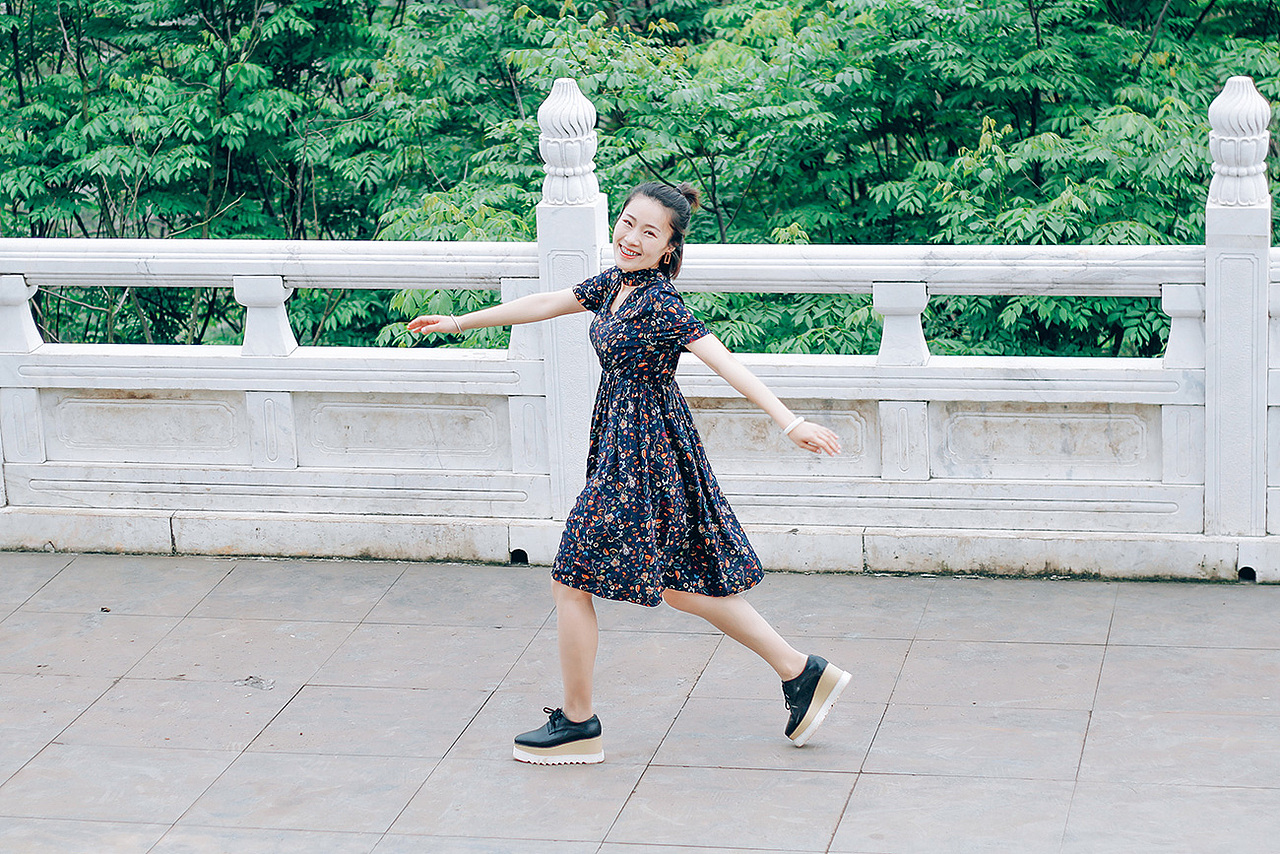 西瓜最中间一勺都不及你笑脸的甜。