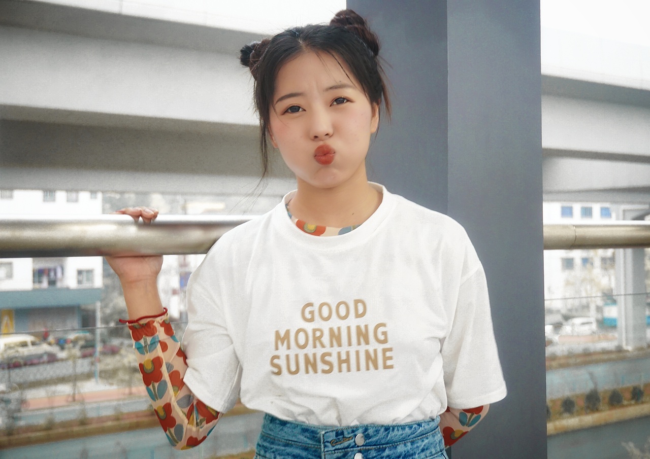 地铁加奶茶店街拍