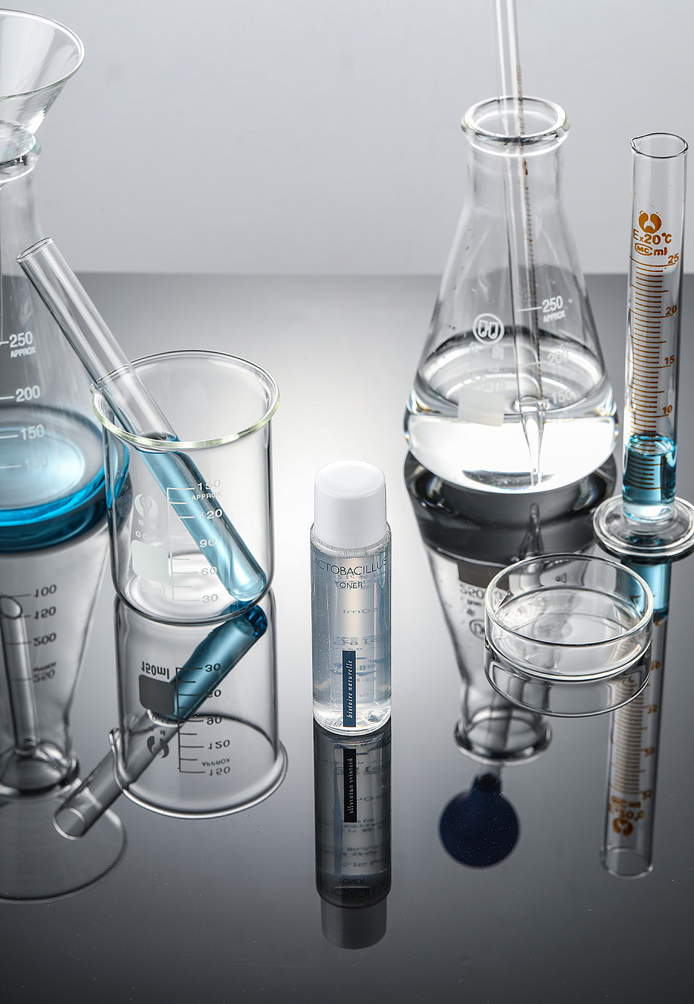 多样精华液瓶身静物摄影