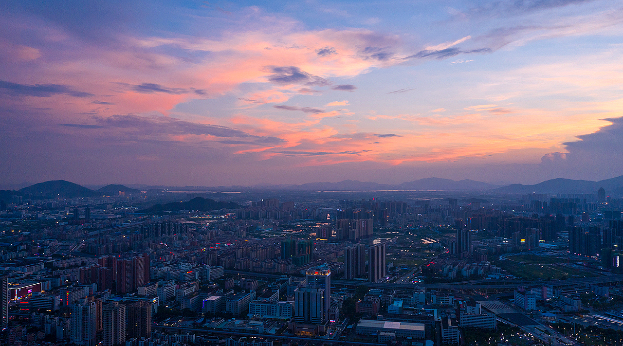 前山的红霞时刻