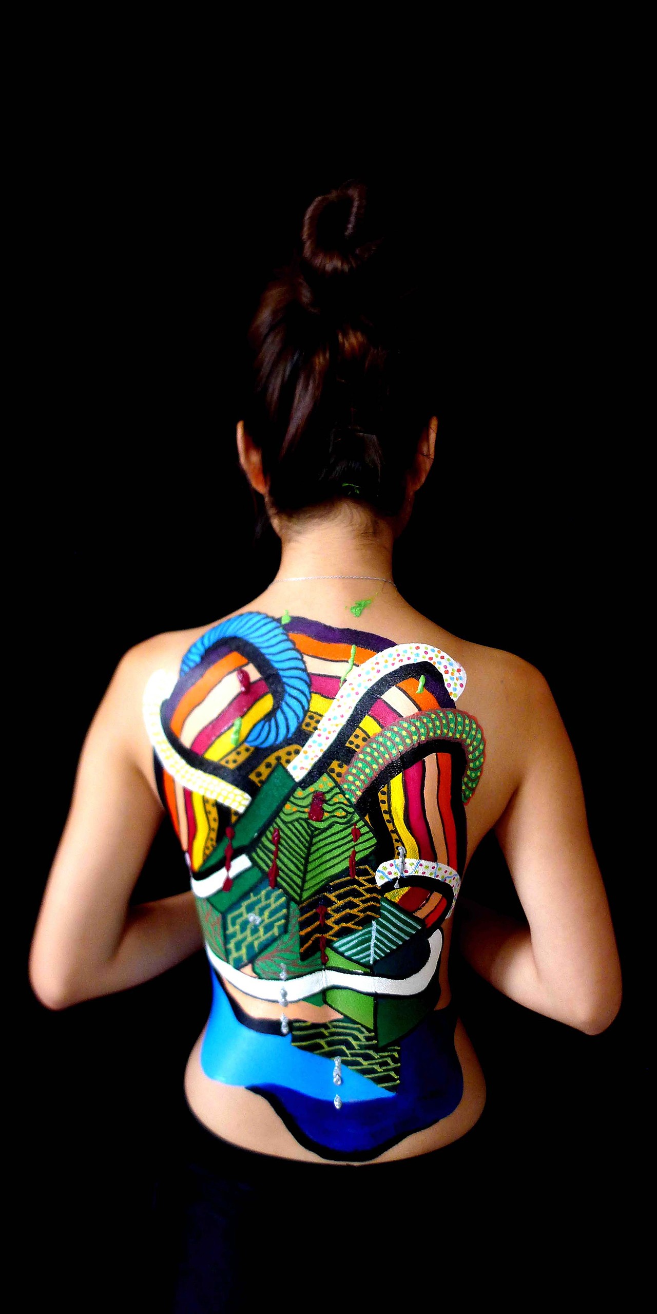 文刀绘 公共艺术《艺术在身体上游走》