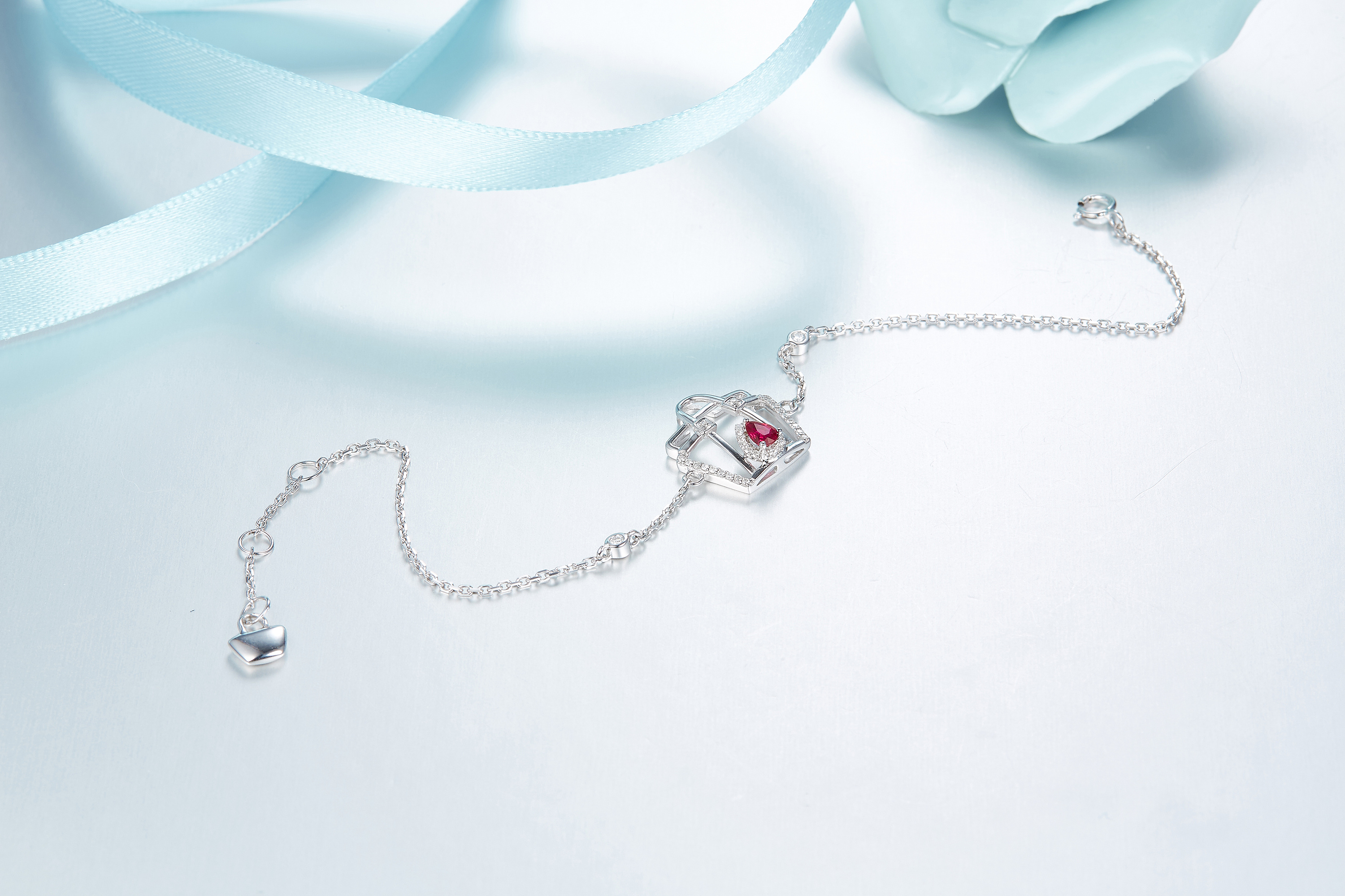 珠宝浅青色场景图商业摄影拍摄