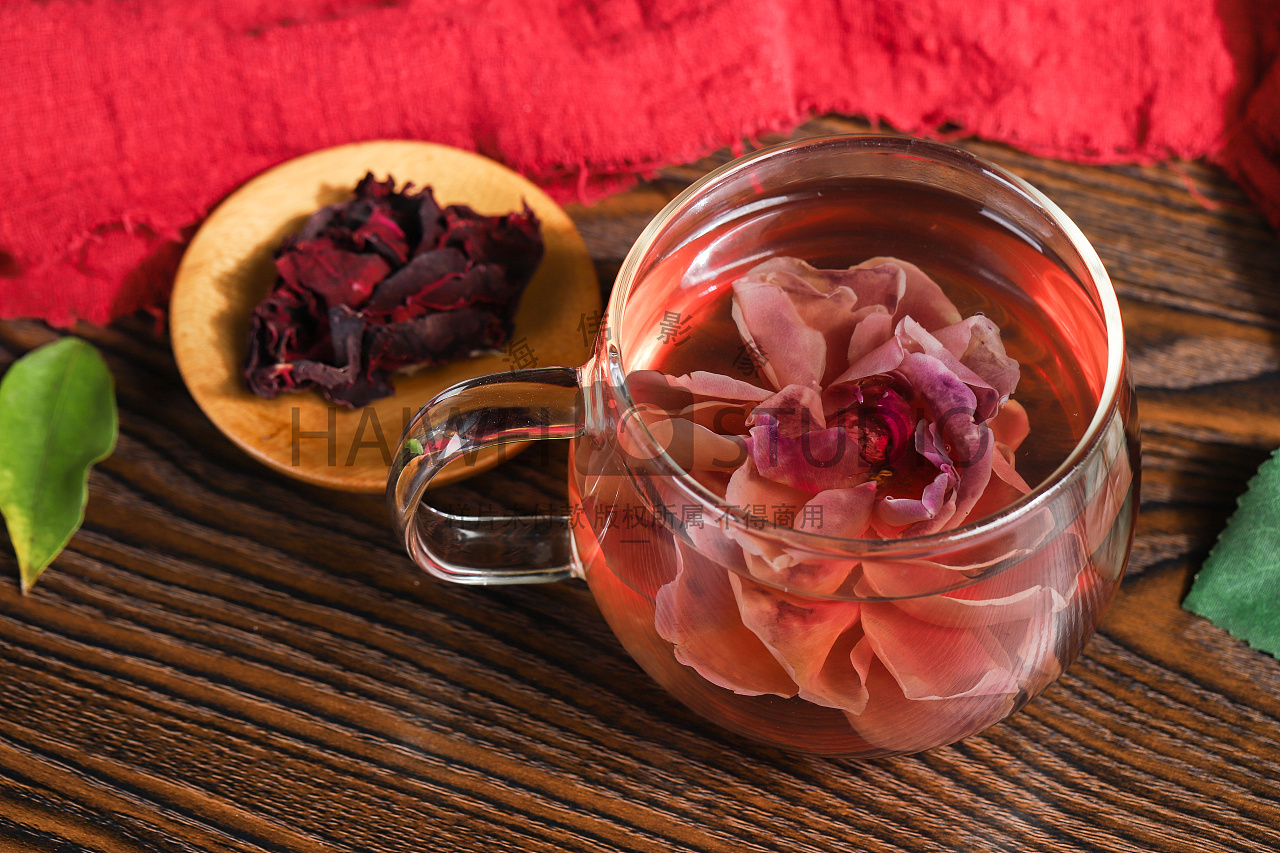 女生最爱：泡玫瑰花茶的正确方法、玫瑰花茶怎么泡好喝一起来了解！_作用