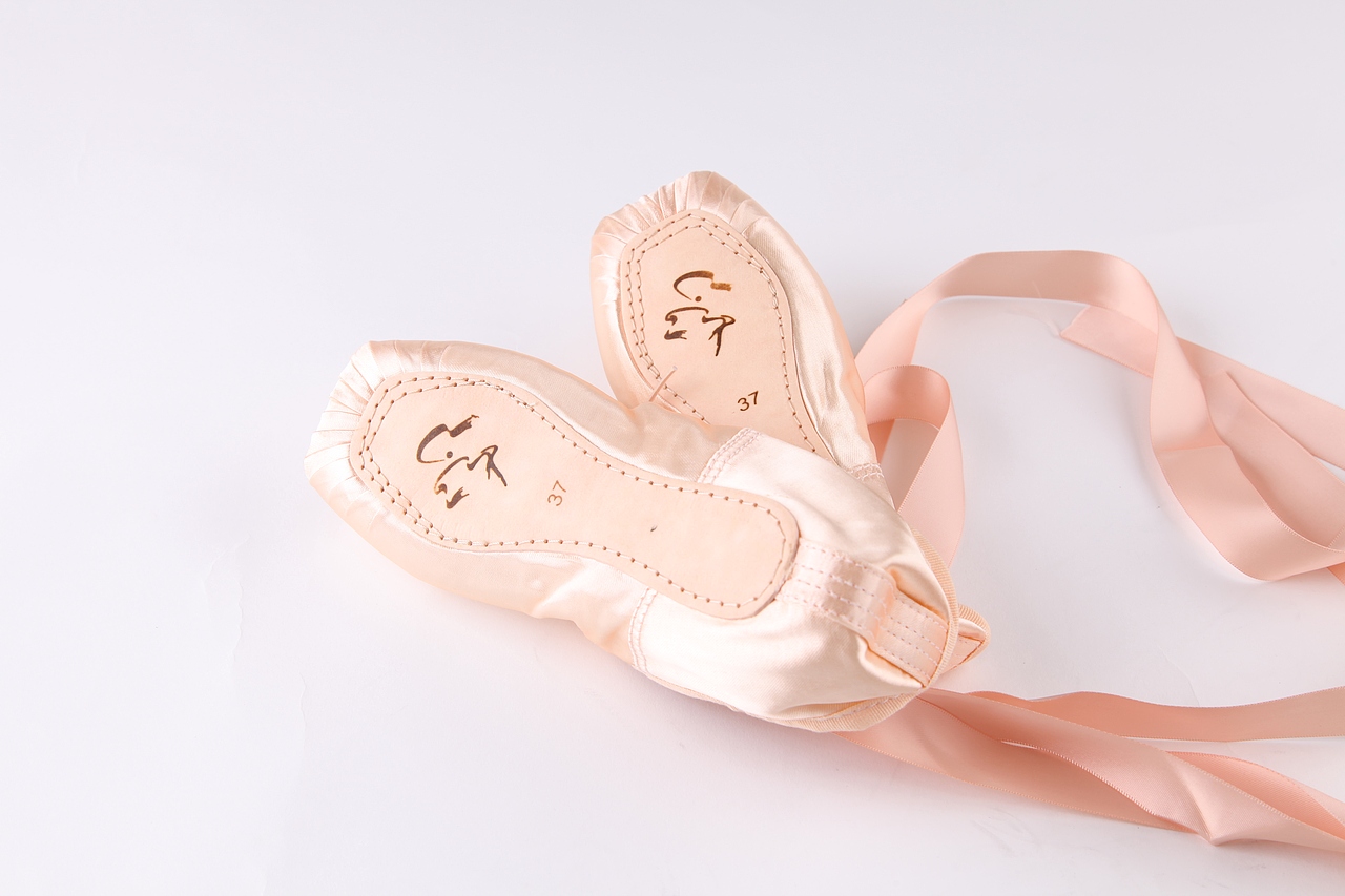 舞蹈鞋13（图ZOTg2Nzk4NDg=） - 产品摄影 - 站酷设计师常思己过1992原创素材 - 站酷ZCOOL