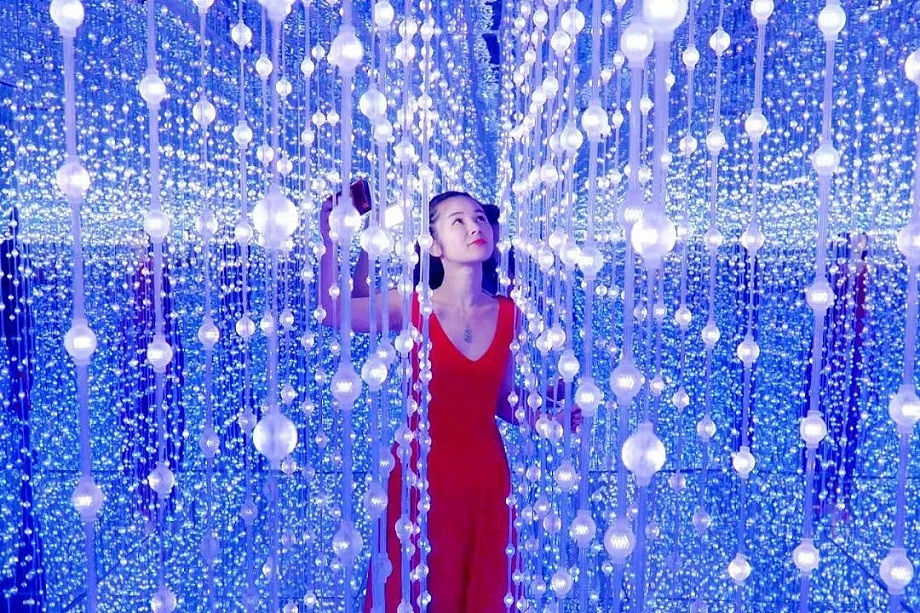 上海幕明水母灯星空艺术馆网红打卡镜子迷宫艺术馆