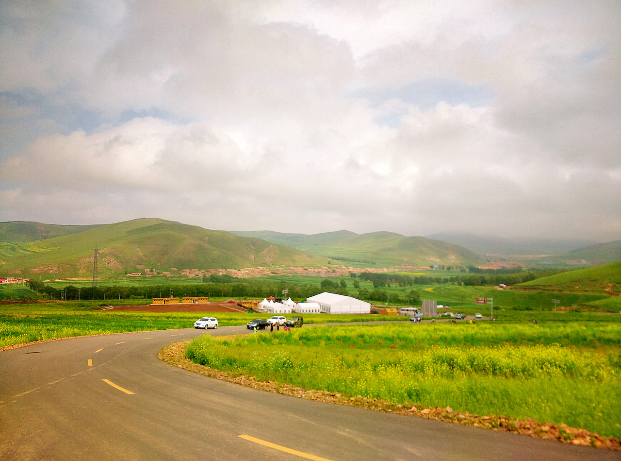 弯弯的天路,风不大,很舒服,来到这里就不想走了