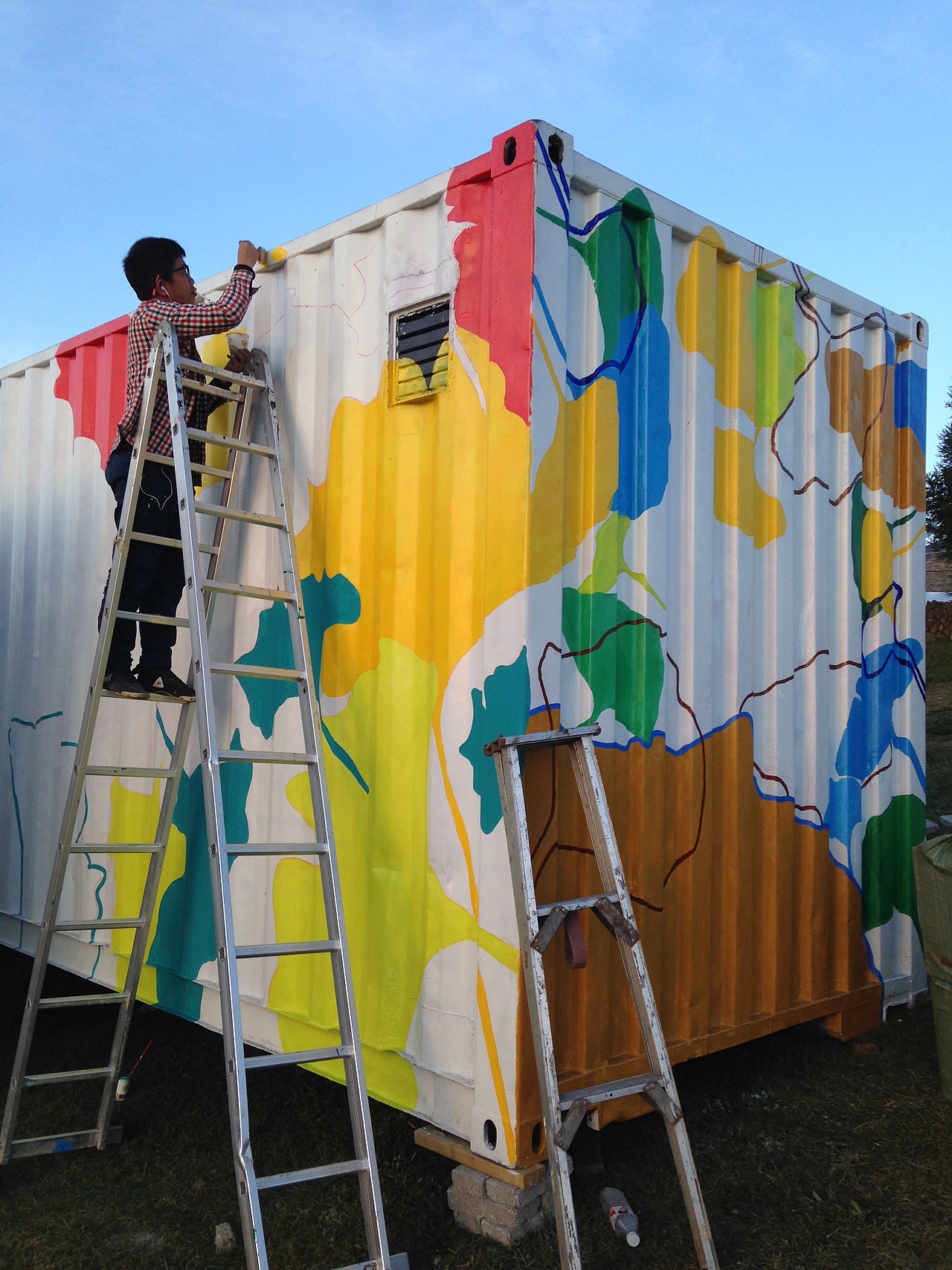 六盘水-乌蒙草原音乐节-集装箱彩绘（图ZNDc3NjIwOTI=） - 新锐潮流插画 - 站酷设计师壁尚手绘贵州墙绘原创素材 - 站酷ZCOOL