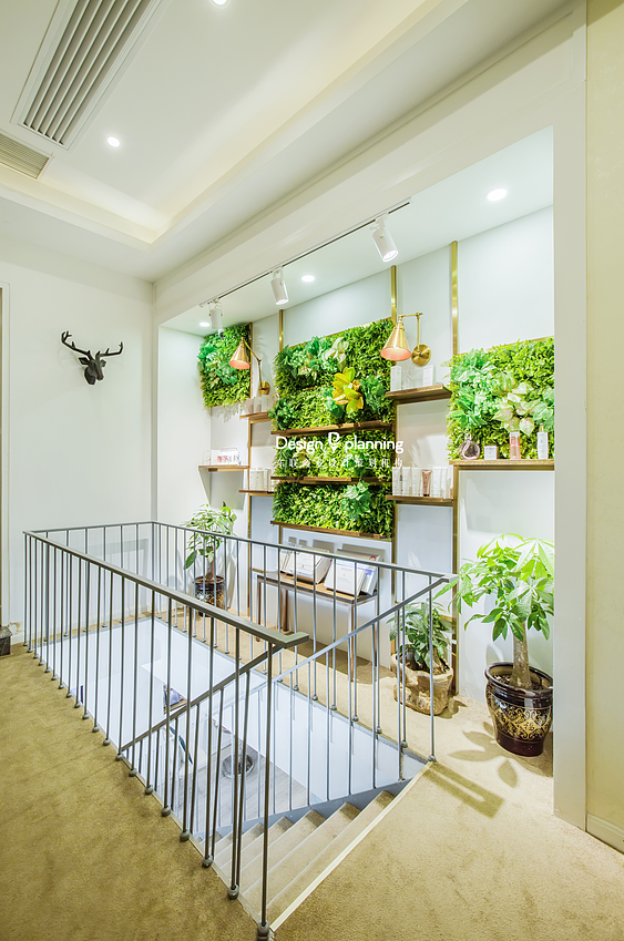 长沙复古风格美甲店装修案例图