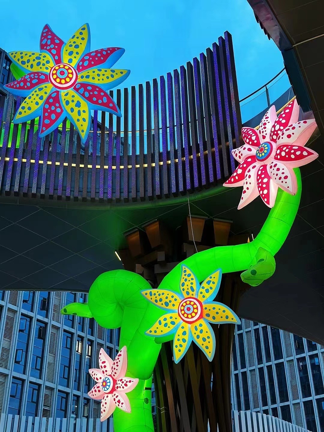 大明气模——成都凡米里开业美陈