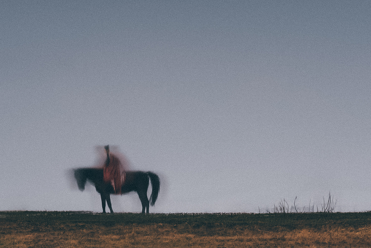 以夢(mèng)為馬（圖ZNzYxNzE2NjA=） - 人像攝影 - 站酷設(shè)計(jì)師攝影的家俊原創(chuàng)素材 - 站酷ZCOOL