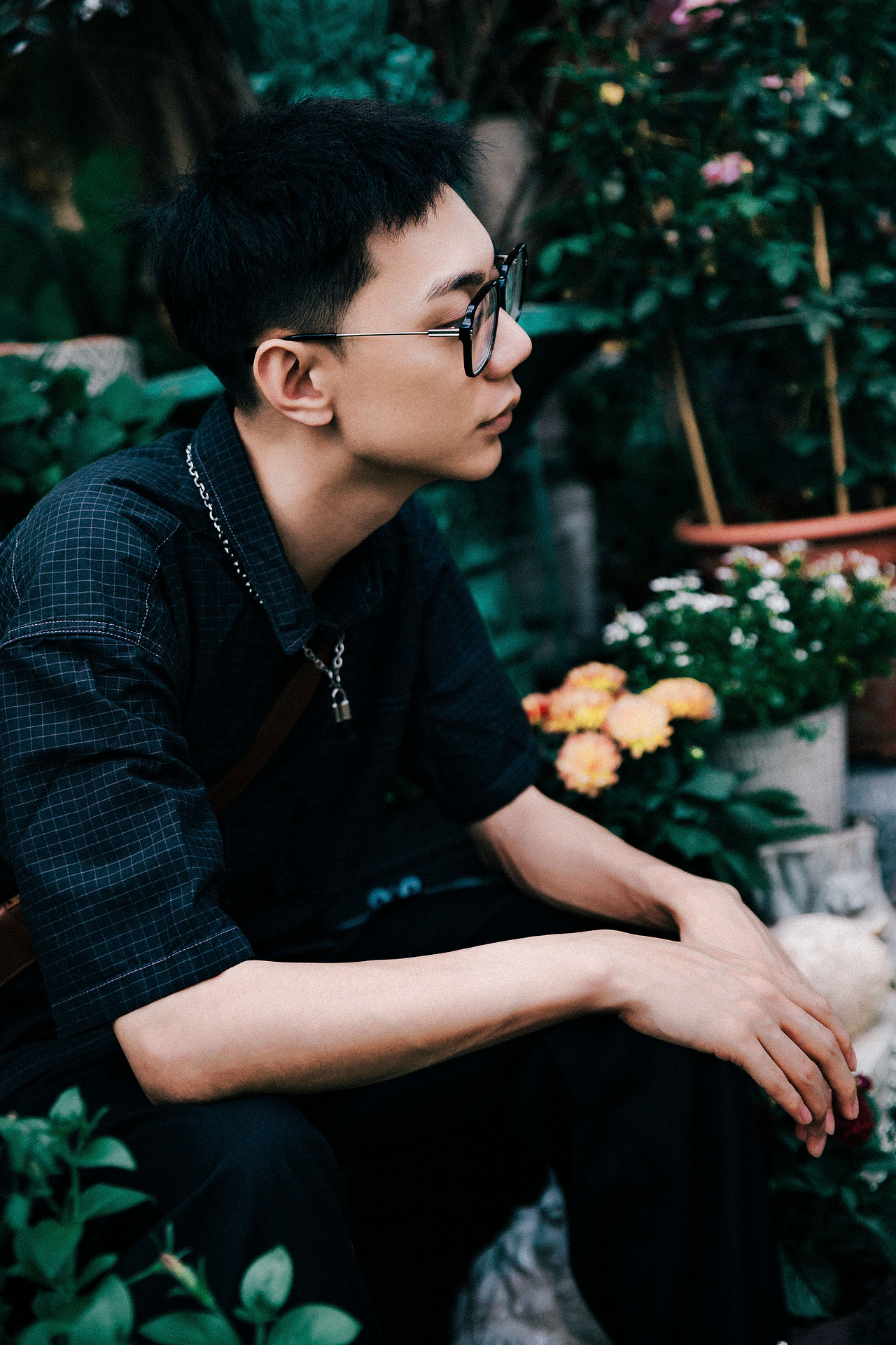 花园帅气男生日系氛围感情绪写真