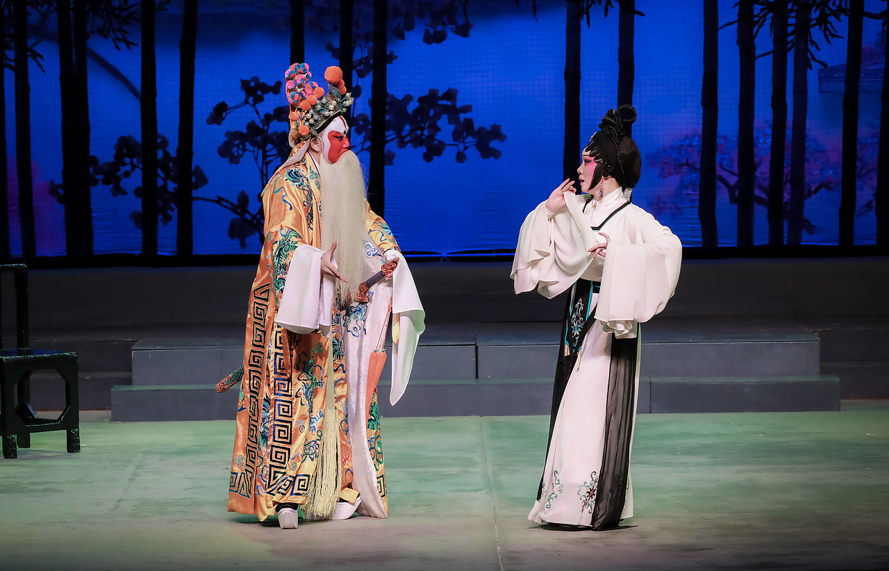 第一次看深圳粤剧（紫钗记）。（图ZMzc2NTc4Njg4） - 传统/民族服饰 - 站酷设计师洲遊視界原创素材 - 站酷ZCOOL