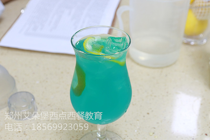 郑州艾朵堡西点西餐学校 蓝诱的做法