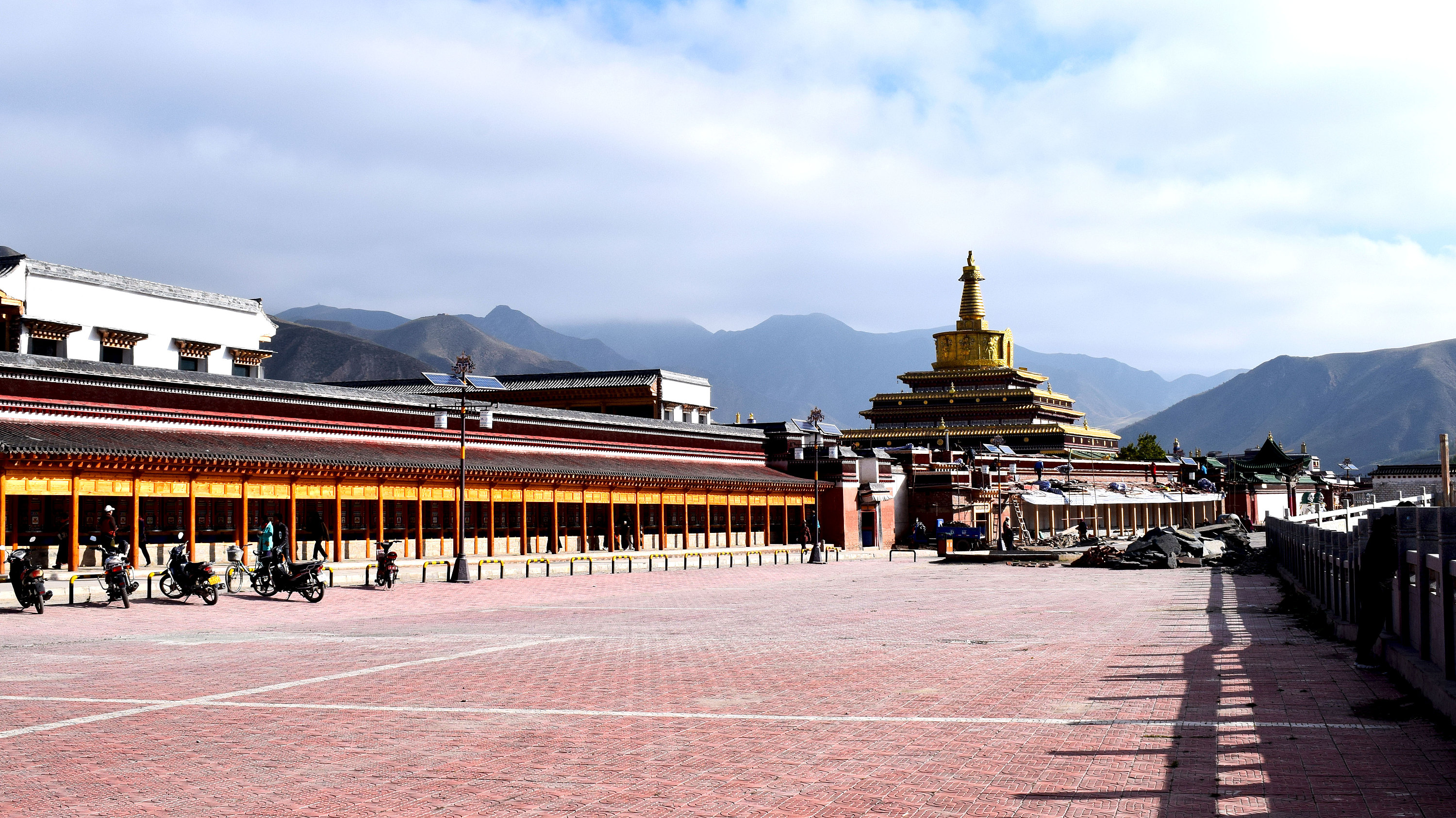 【携程攻略】夏河拉卜楞寺景点,拉卜楞寺，位于甘肃省甘南藏族自治州夏河县，藏语全称为：“噶丹夏珠…