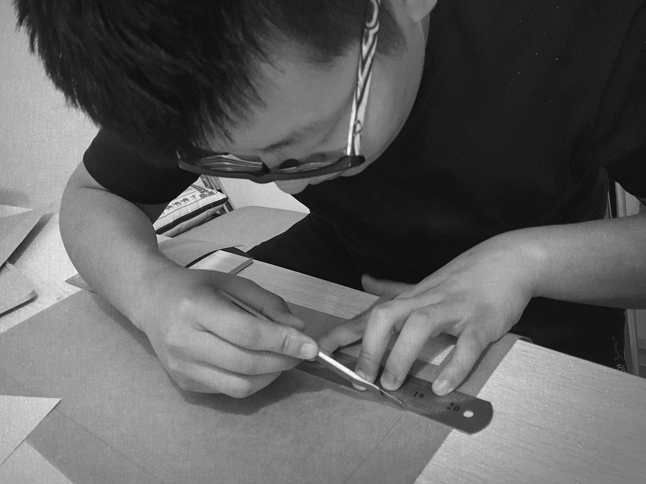 在工作室展开手工大作战
手工好不好,就看下刀子的方式了