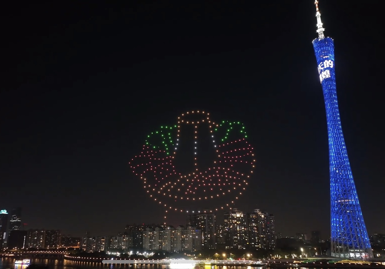 广州小蛮腰编队飞行灯光秀