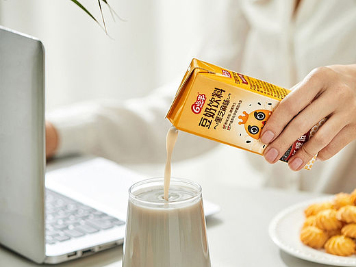 六点半黑芝麻豆奶饮品饮料拍摄