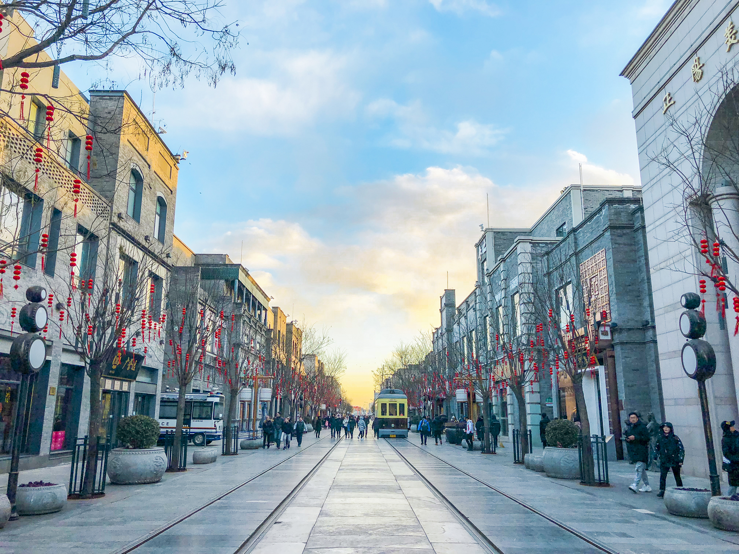 手机摄影 | 像漫画一样的前门大街