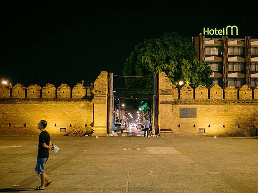 2018-03-05 夜游塔佩门 CHIANGMAI THA PHAE GATE（个人主页-ZMjY1MTU3MzI=） - 风光摄影 - 站酷设计师钢叔原创素材 - 站酷ZCOOL
