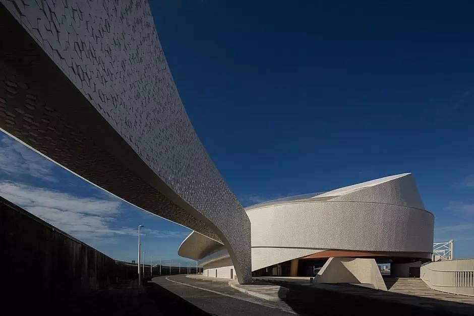 葡萄牙莱索斯港码头_西班牙微水泥案例_西慕艺术水泥