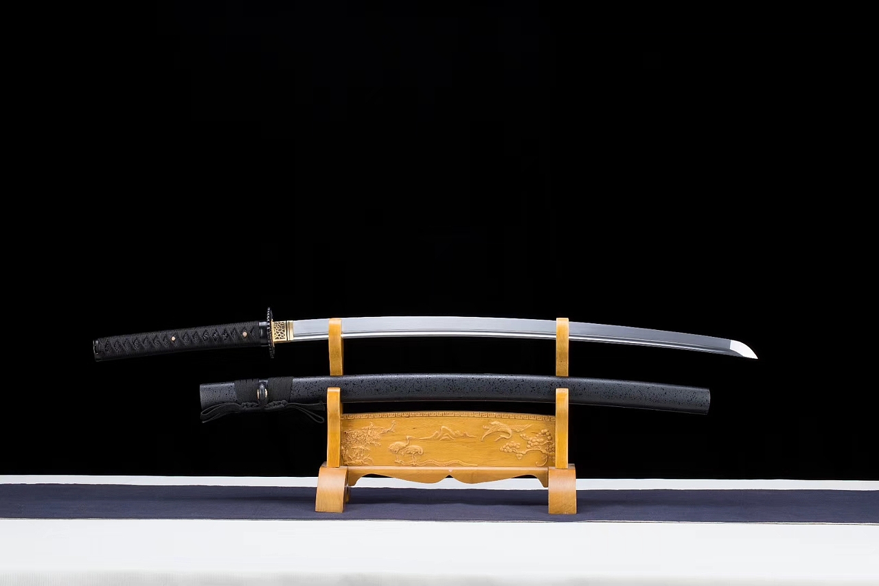 老吴是个刀剑道具师