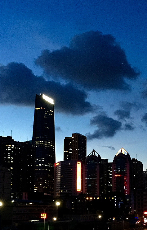 工业怪兽-手机摄影