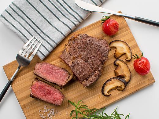 煎牛排（個(gè)人主頁-ZMzQ4ODY0NjA=） - 產(chǎn)品攝影 - 站酷設(shè)計(jì)師小鵬愛做飯?jiān)瓌?chuàng)素材 - 站酷ZCOOL