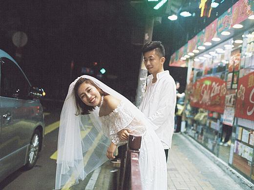 我们俩