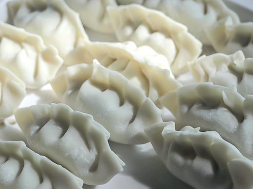 午后阳光照进厨房 包饺子的幸福时刻