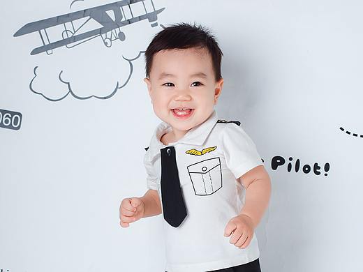 小小飞行员