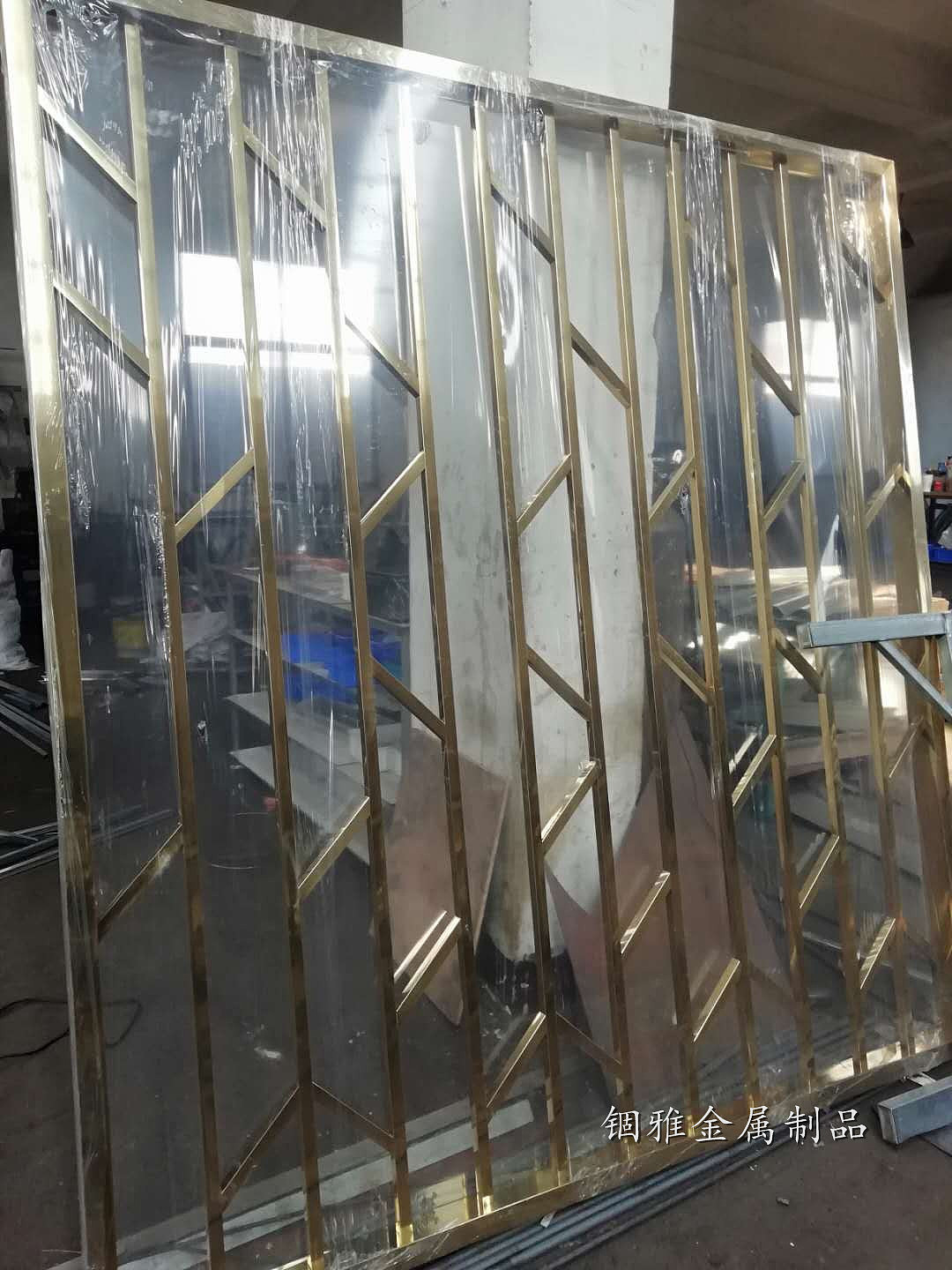 有艺术有品位的镜面钛金不锈钢激光镂空花格屏风