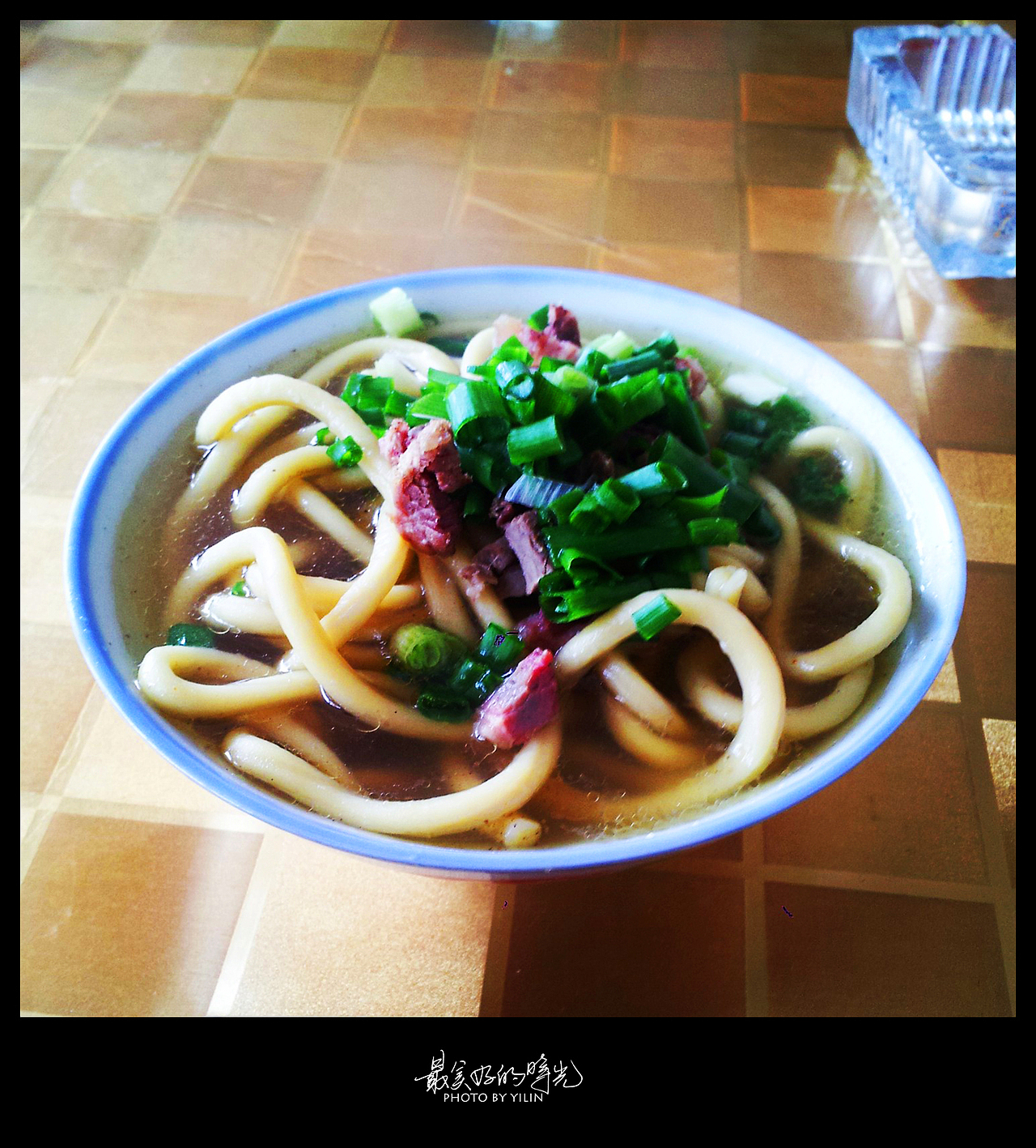 藏面，五块钱一碗，并不算贵，只是并算不上好吃，面很粗，而且有点煮不熟的感觉。