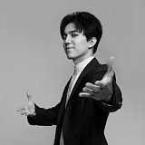 建筑工地搬砖工人的头像