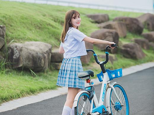 天空是蔚蓝色
