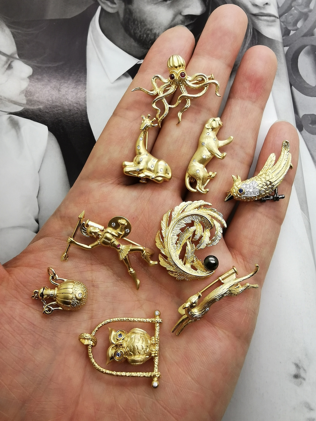 金灿灿的手工制作的黄金首饰