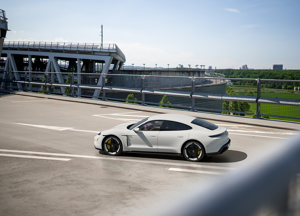 Porsche Taycan Turbo S 丨CGI