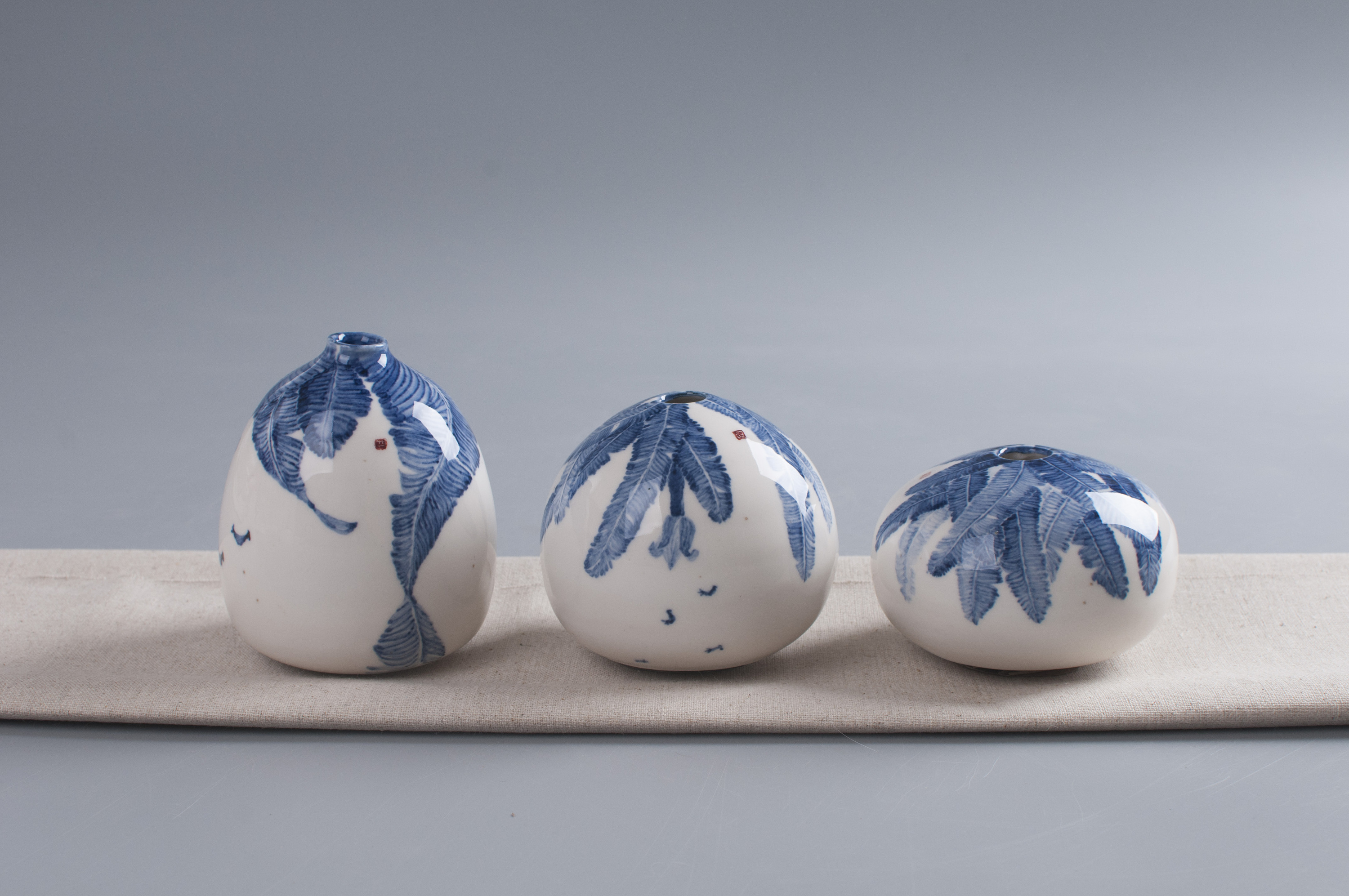 陶艺芭蕉弄叶釉下彩青花芭蕉叶花瓶