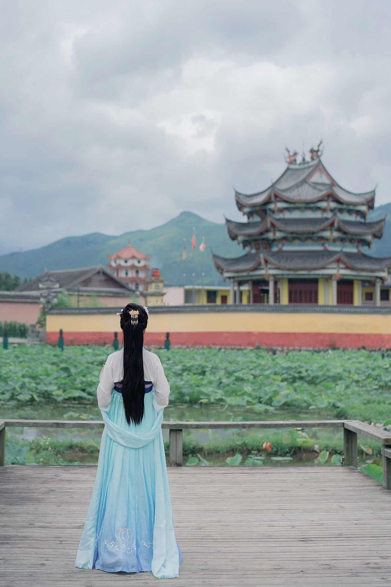 荷花池（图ZMjU5MzgzMzUy） - 人像摄影 - 站酷设计师辰风学长原创素材 - 站酷ZCOOL