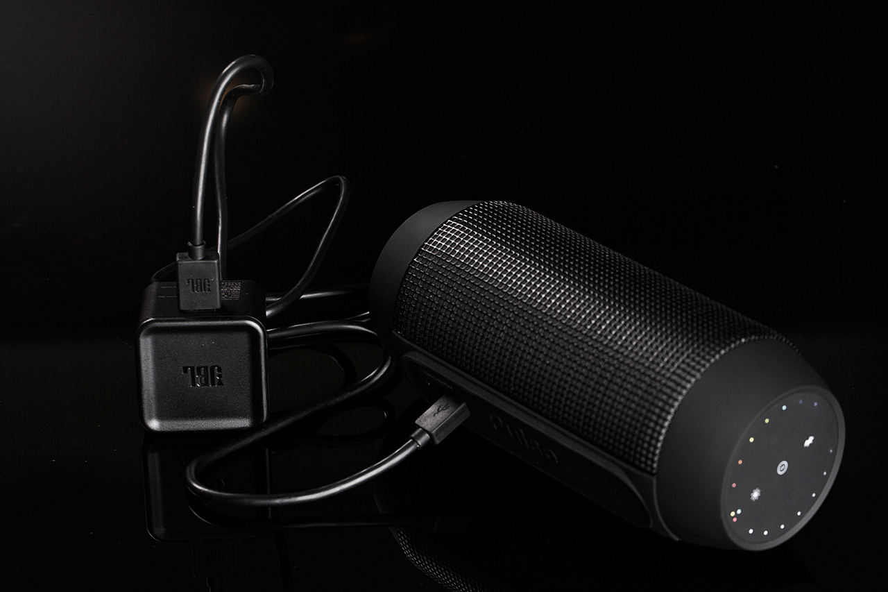 JBL无线蓝牙音箱实拍 蓝牙音响（图ZMzgxMDM3ODg=） - 产品摄影 - 站酷设计师卓维Design原创素材 - 站酷ZCOOL