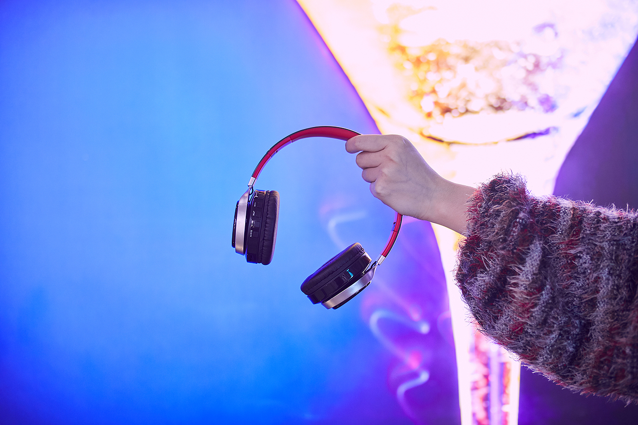 無線耳機（圖ZMTQzMjM3NDI0） - 產(chǎn)品攝影 - 站酷設(shè)計師淡墨攝影原創(chuàng)素材 - 站酷ZCOOL