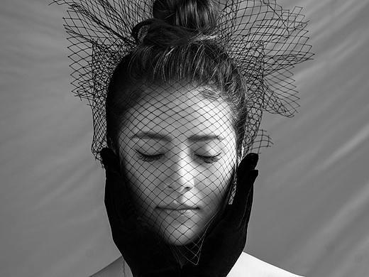 有点像迪丽热巴的女生