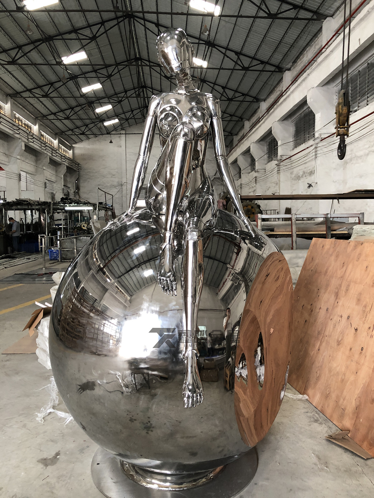 镜面不锈钢空山基雕塑这名气这是毋庸置疑的