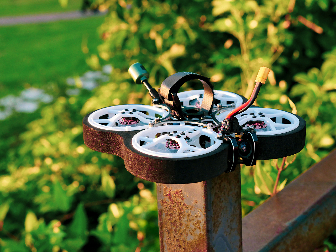 FPV穿越机场景拍摄（图ZMjYzOTI3Mjg4） - 产品摄影 - 站酷设计师凉白开_EV3原创素材 - 站酷ZCOOL