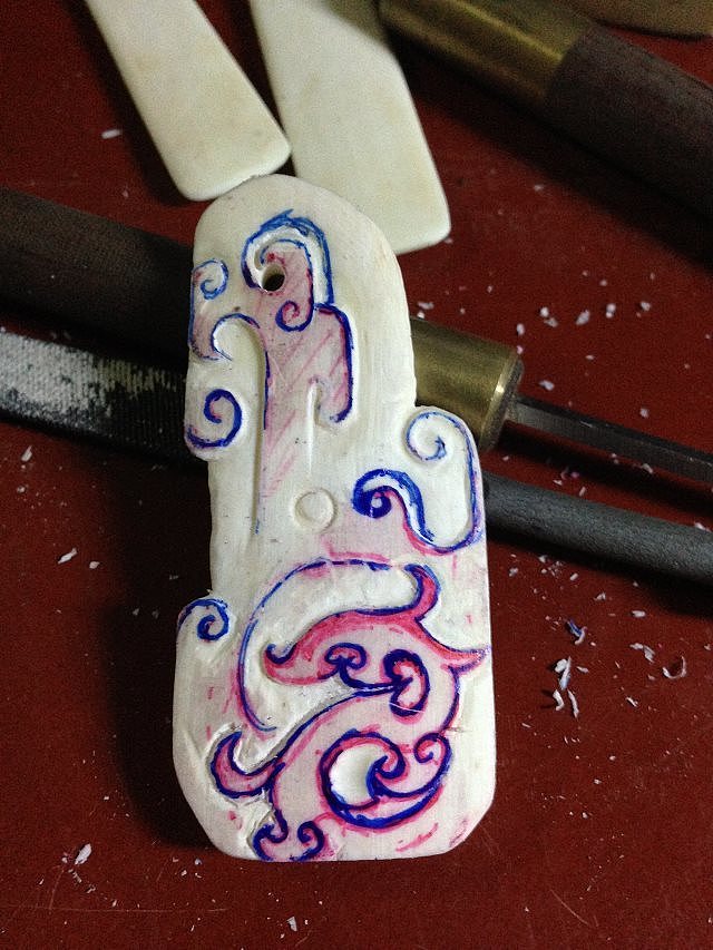 博古纹,象牙随形吊坠一枚