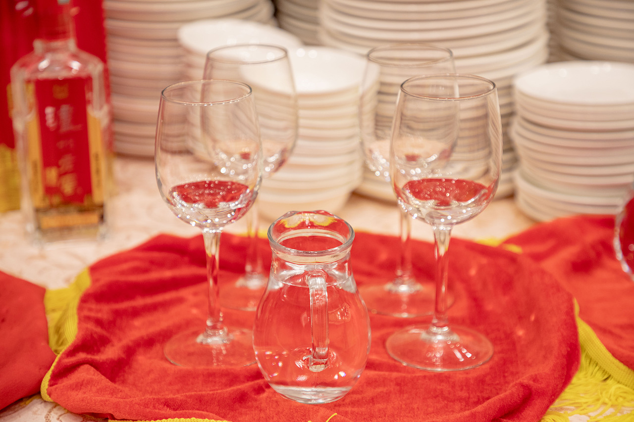 果盘碟子盘子喜糖茶壶迎宾台喜字贴名册红酒酒杯